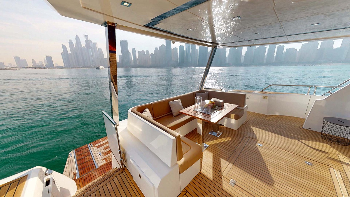 Аренда моторной яхты Galeon 780 Crystal в Дубае - ОАЭ